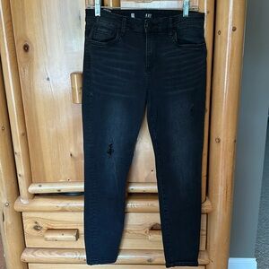 Kut from the Kloth  black Connie high rise ankle skinny. Size 8